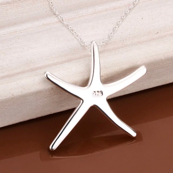 ✨925 Sterling Silver Star Necklace✨ - Picture 3 of 5
